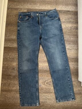 Levi's Men's Straight Leg Jeans in Medium Blue Wash